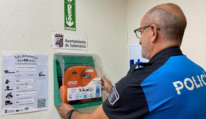 Salamanca pone al día su red de desfibriladores con tecnología que alerta sola a los servicios de emergencias