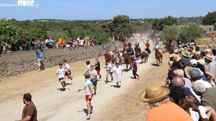 Lumbrales vive una mañana histórica con un encierro a caballo que desbordó todas las expectativas