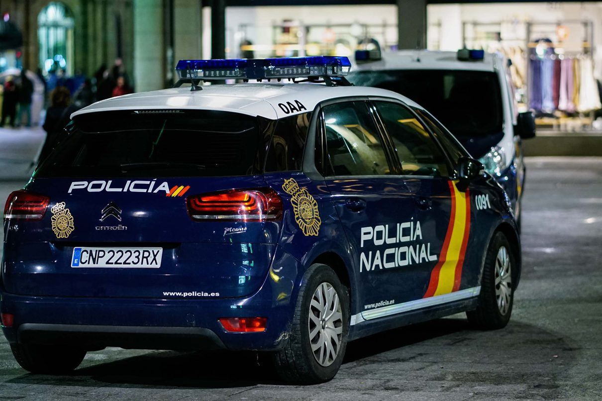 Un hombre huye de la Policía por las calles de Salamanca con cocaína rosa, hachís y joyas sin justificar