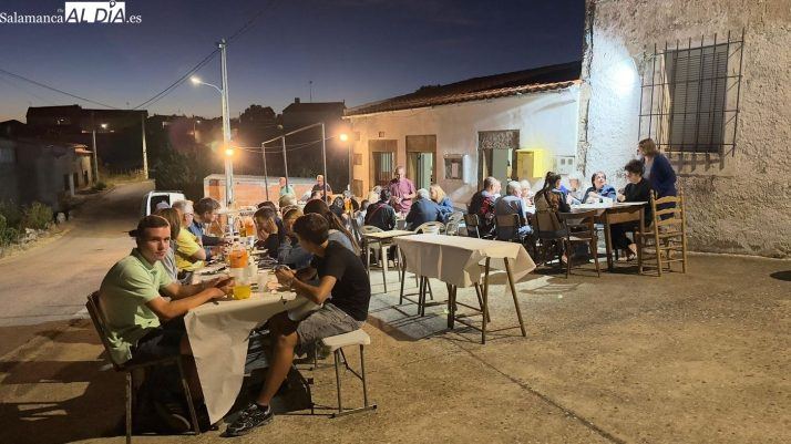 Gema cierra con paella, tute y misa su particular homenaje a la Virgen del Rosario