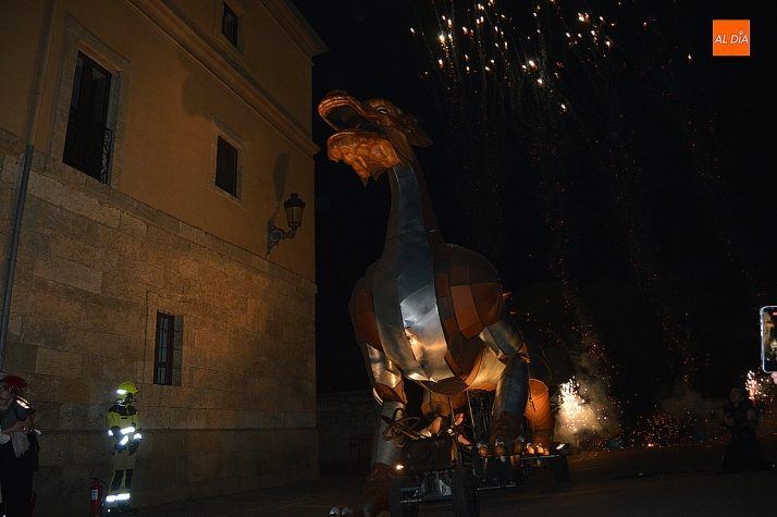 Un dragón de fuego y la magia de la improvisación despiden la 29ª Feria de Teatro en Ciudad Rodrigo