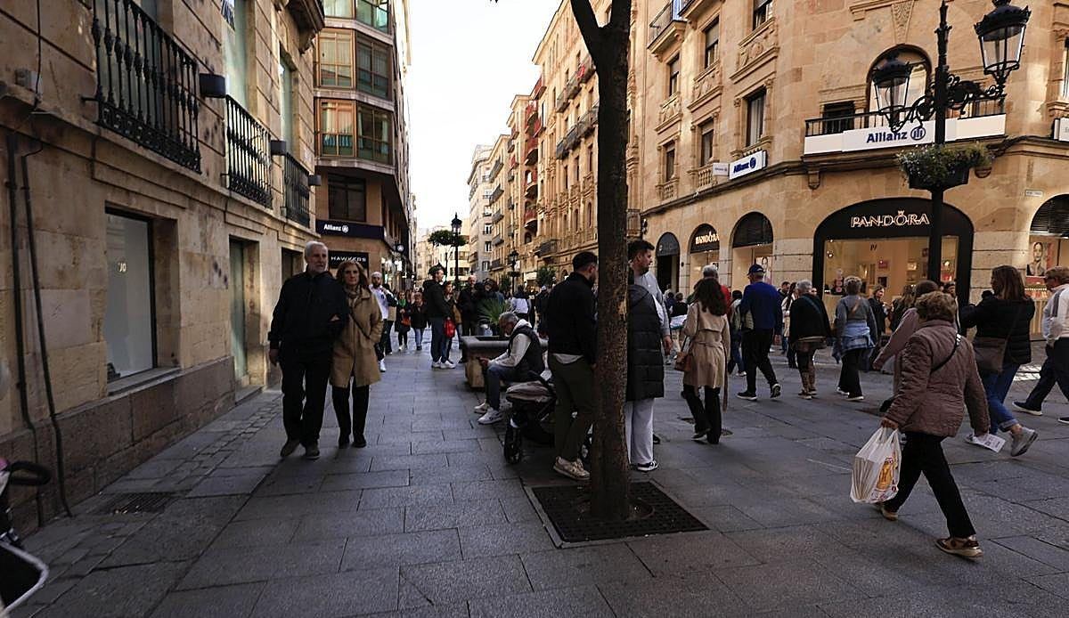 La calle Toro pierde brillo: el precio medio del piso cae casi a la mitad en tres años y abandona el mapa de las más caras de