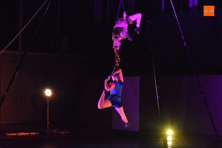 Cuatro mujeres y el circo contemporáneo conquistan Ciudad Rodrigo en la Feria de Teatro de Castilla y León
