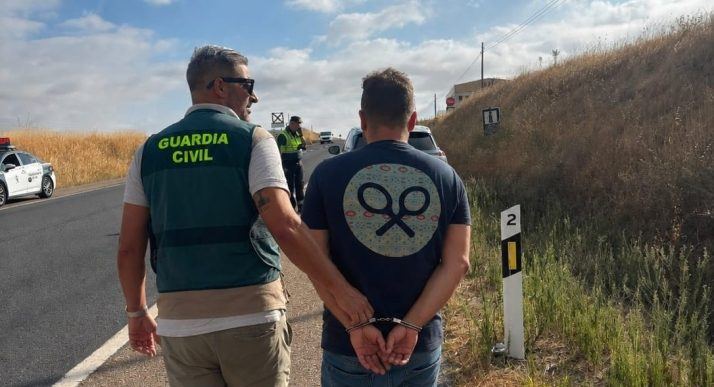 Un conductor ebrio arrolla y mata a un motorista en la N-620, huye del lugar y regresa al escenario del crimen