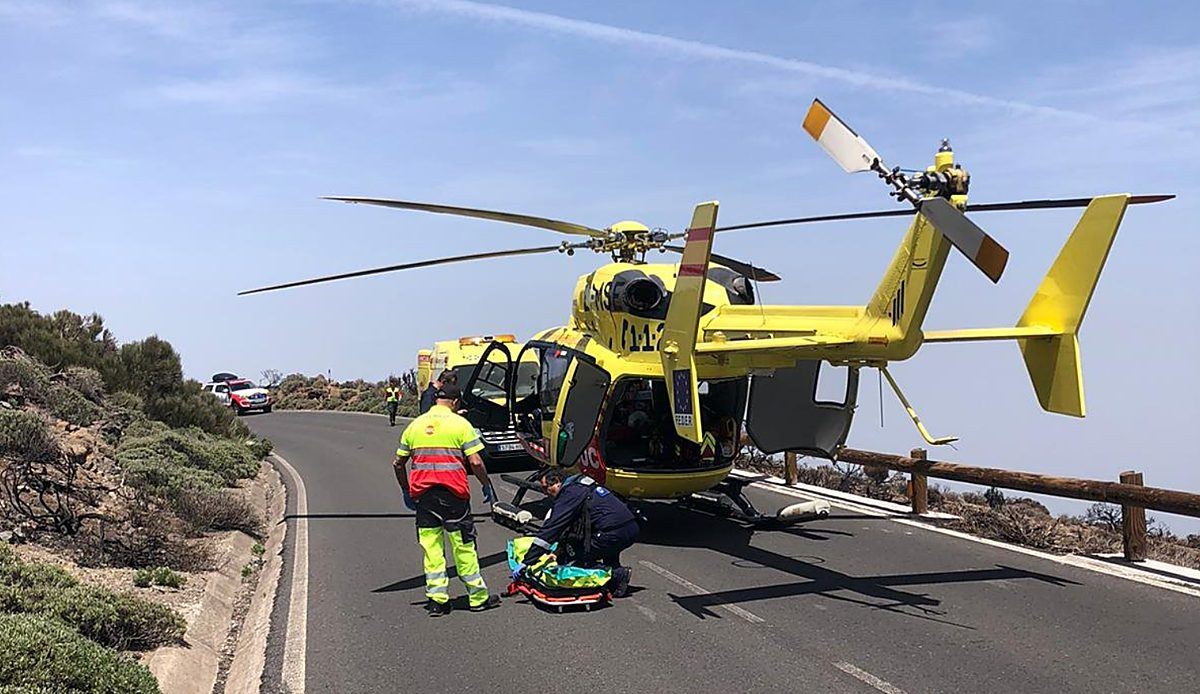 Un helicóptero sanitario acude a la A-62 para atender a dos motoristas heridos en Aldehuela de la Bóveda