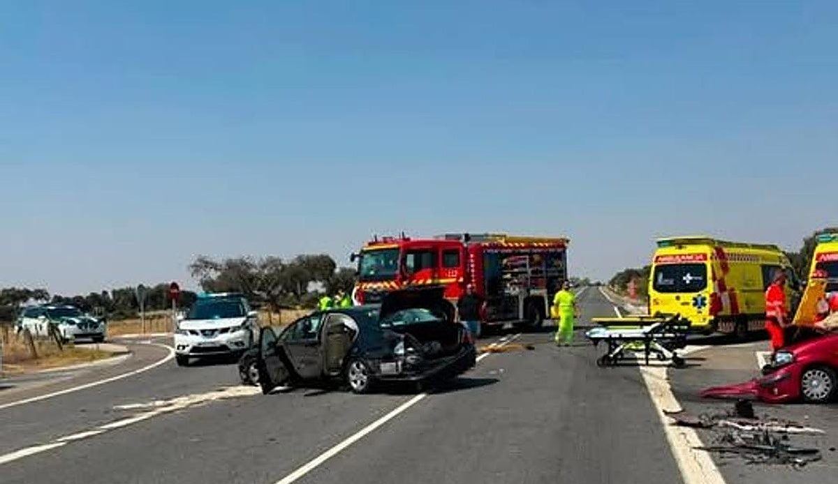 Cuatro heridos y un atrapado tras un violento choque en un cruce temido de la provincia de Salamanca