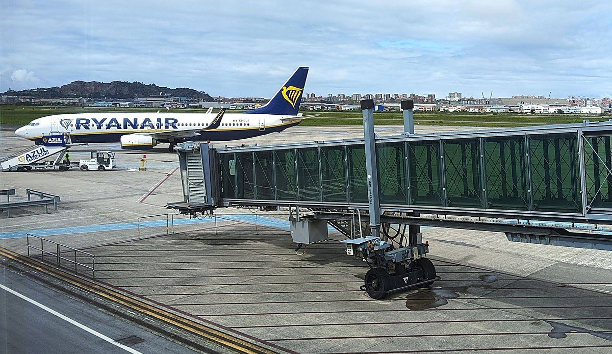 Ryanair arruina el fin de semana a casi 200 pasajeros en el Seve Ballesteros: sin vuelo, sin hotel y sin explicaciones