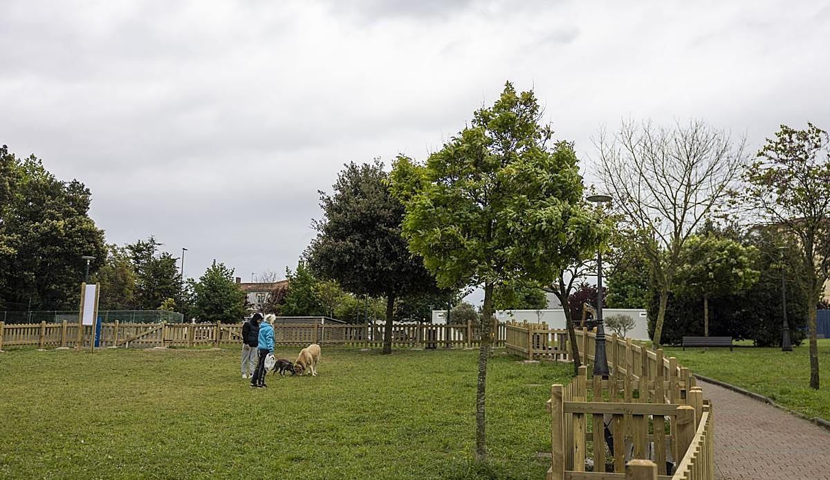 Santander aprueba cubrir más parques infantiles pero se atasca en la movilidad del Racing