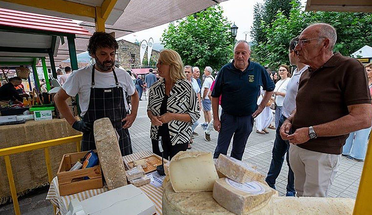 Cantabria celebra el 15 de agosto entre quesos artesanos, marmitas humeantes y el rock de Despistaos