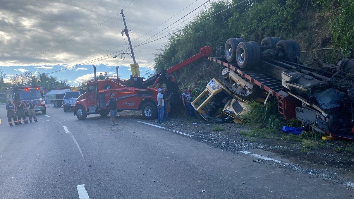 Dos vuelcos en una misma noche dejan cuatro heridos en las carreteras de Campoo y Beranga