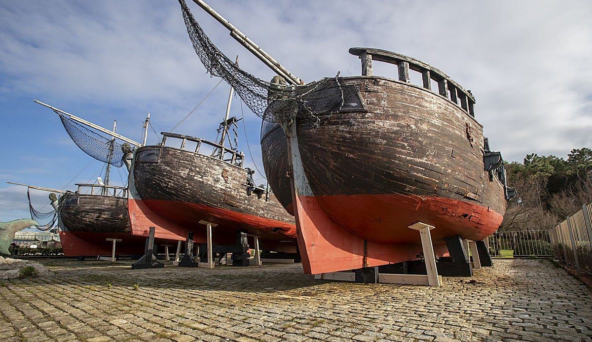 El Ayuntamiento de Santander plantea restaurar uno de los galeones de Vital Alsar y convertir los otros en museo al aire libr