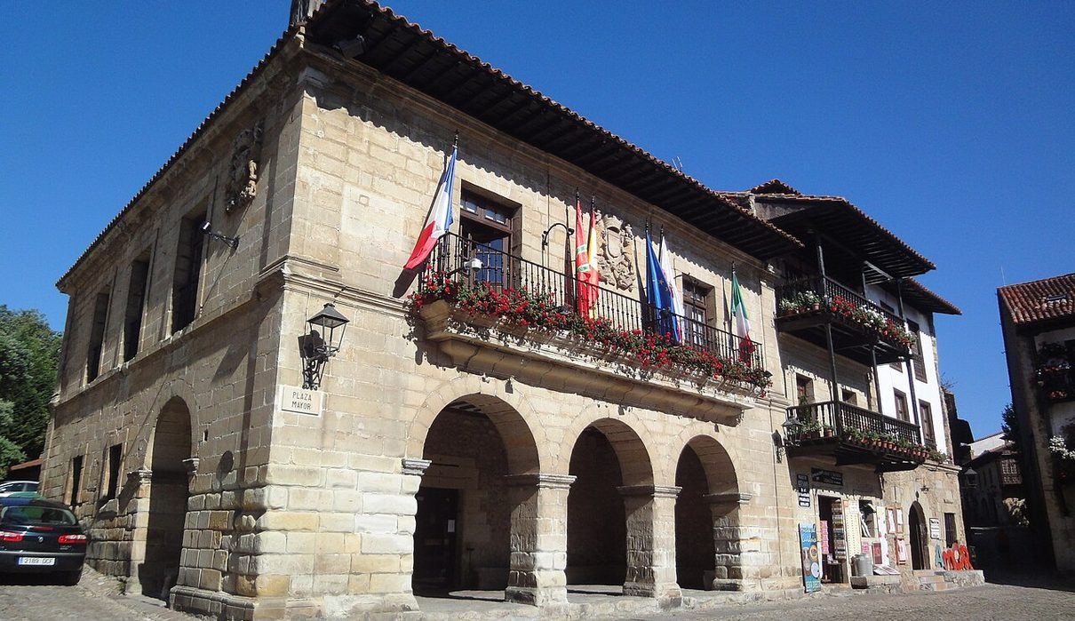 El concejal de Obras de Santillana del Mar abandona el PP y hunde al tripartito en la minoría