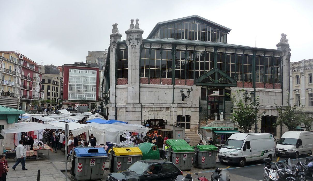 El Mercado de la Esperanza lucha contra los cierres: los propios comerciantes buscan relevo para no bajar la persiana