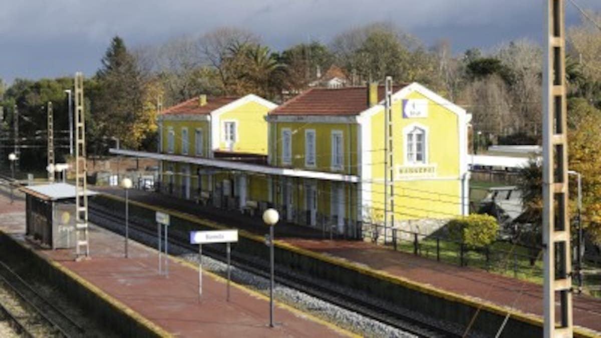 Cantabria invertirá 650.000 euros en 221 nuevas plazas de aparcamiento junto a cuatro estaciones de tren para impulsar el tra