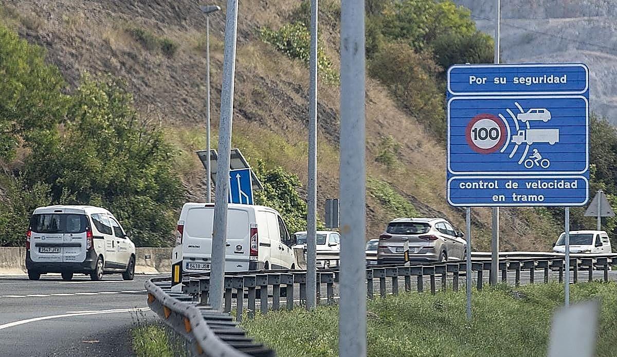 Un año del radar de Saltacaballo: 30.000 multas, menos accidentes y ningún muerto en la A-8