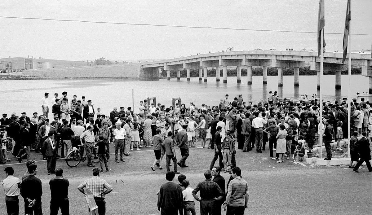 Seis décadas uniendo dos orillas: el puente de Pontejos cumple 60 años con el hormigón deteriorado y sin fecha de reparación
