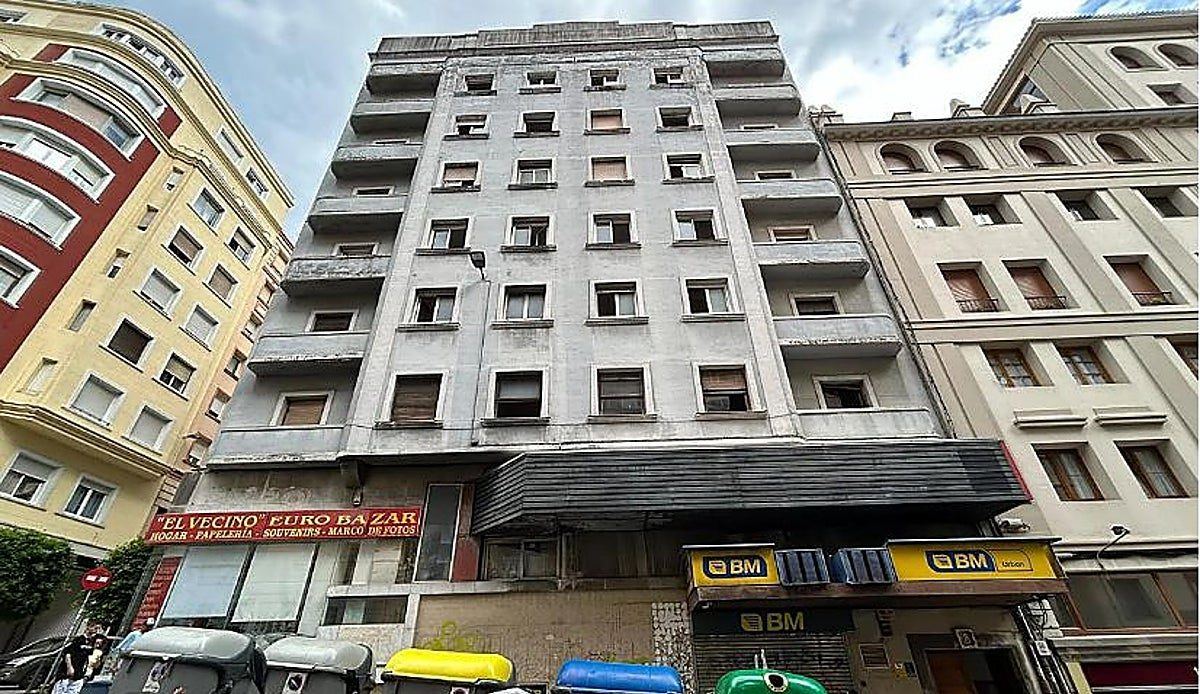 Los vecinos de Santa Clara, 8 en Santander: desalojados sin aviso previo y sin alternativa habitacional