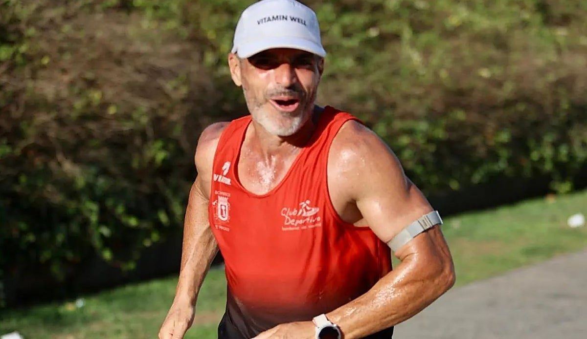 Un bombero madrileño recorre España maratón a maratón para que nadie muera en silencio