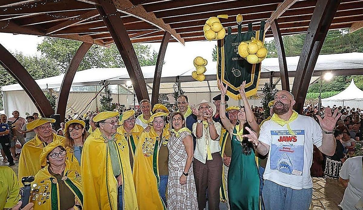 La fiesta del limón de Novales bate su propio récord y recauda casi 38.000 euros para causas sociales