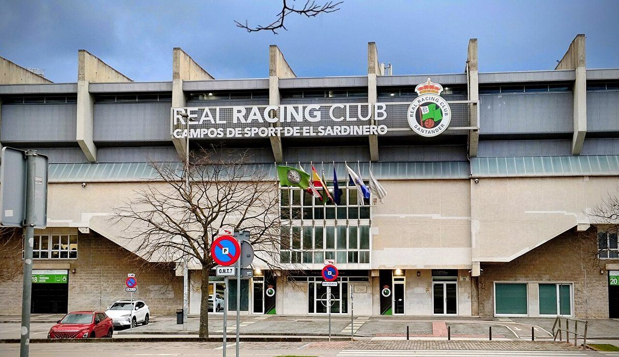 El Racing apunta a un internacional suizo del Marsella para reforzar el lateral izquierdo