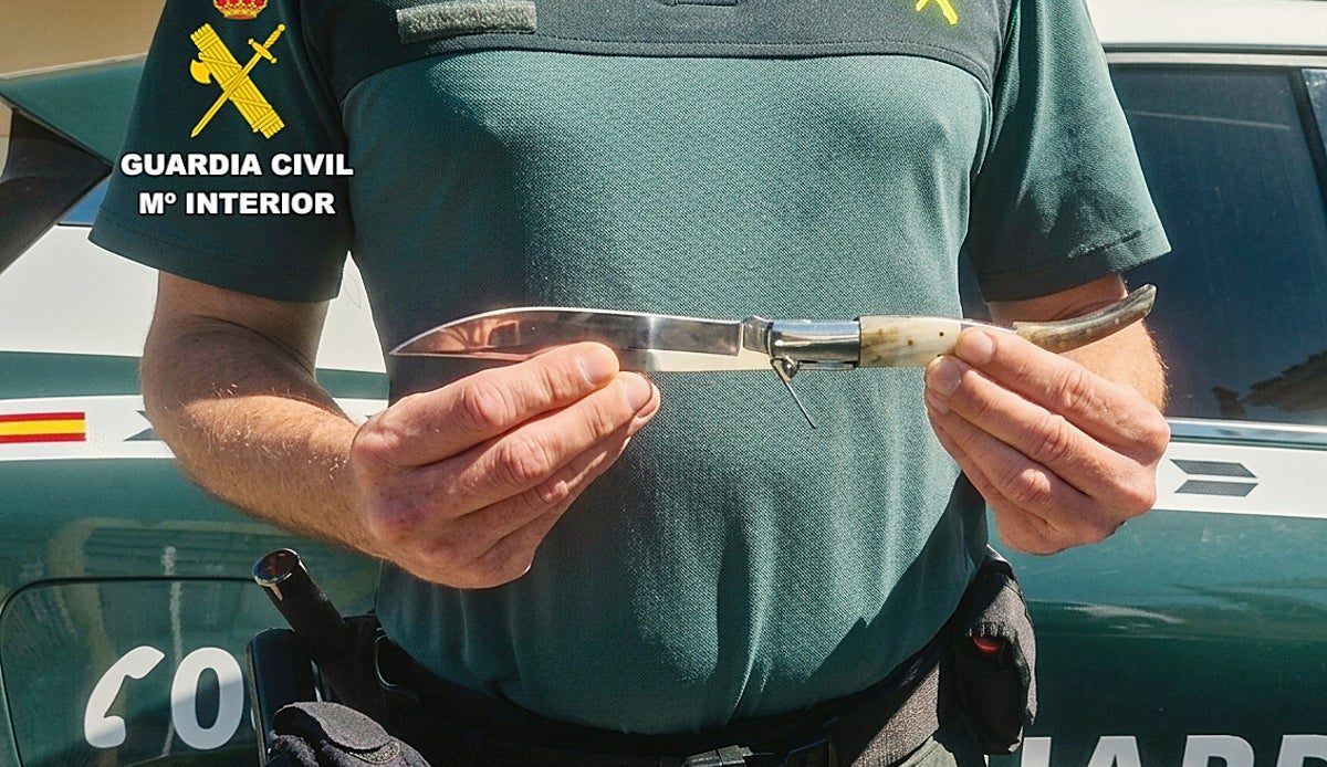 Una joven de Torrelavega, pillada de madrugada en Suances con cocaína lista para vender y una navaja de grandes dimensiones