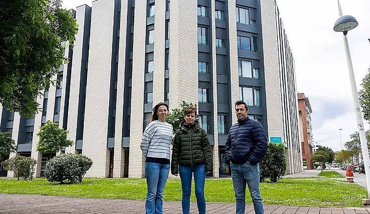 Vecinos de Peñacastillo en vilo: el Ayuntamiento estudia cómo ayudarles tras la venta de sus pisos sociales a un fondo de inv