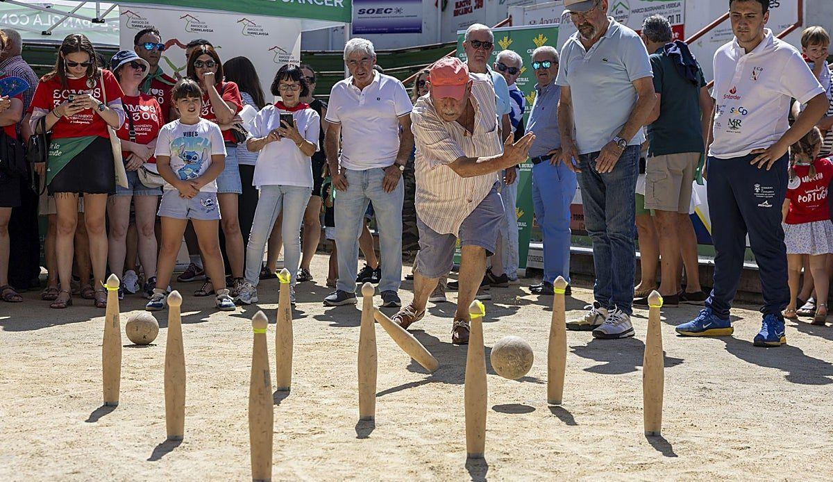 Deporte autóctono y solidaridad se unen en Torrelavega para plantar cara al cáncer en su décima edición