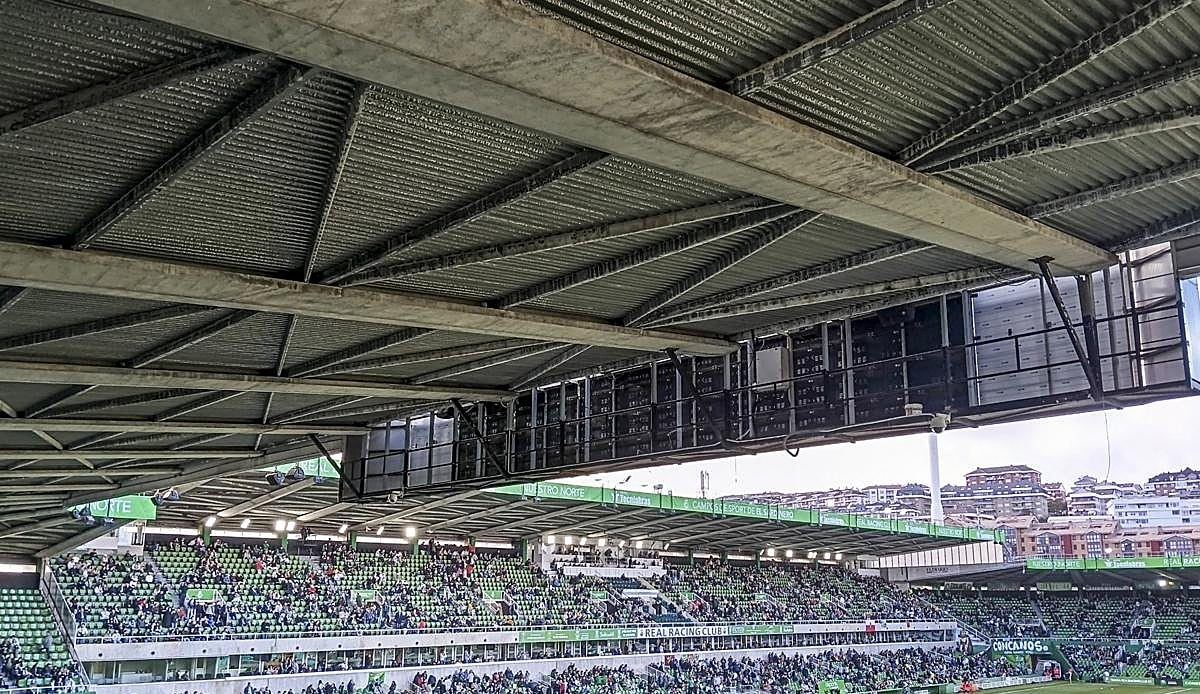 Las goteras de El Sardinero seguirán este invierno: el estado del estadio complica aún más las obras de la cubierta