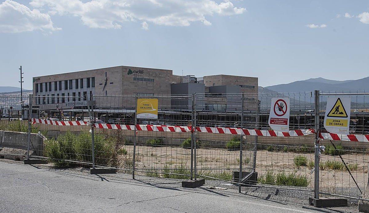 Ocho meses de espera y ni una piedra movida: el parking del AVE de Segovia sigue paralizado