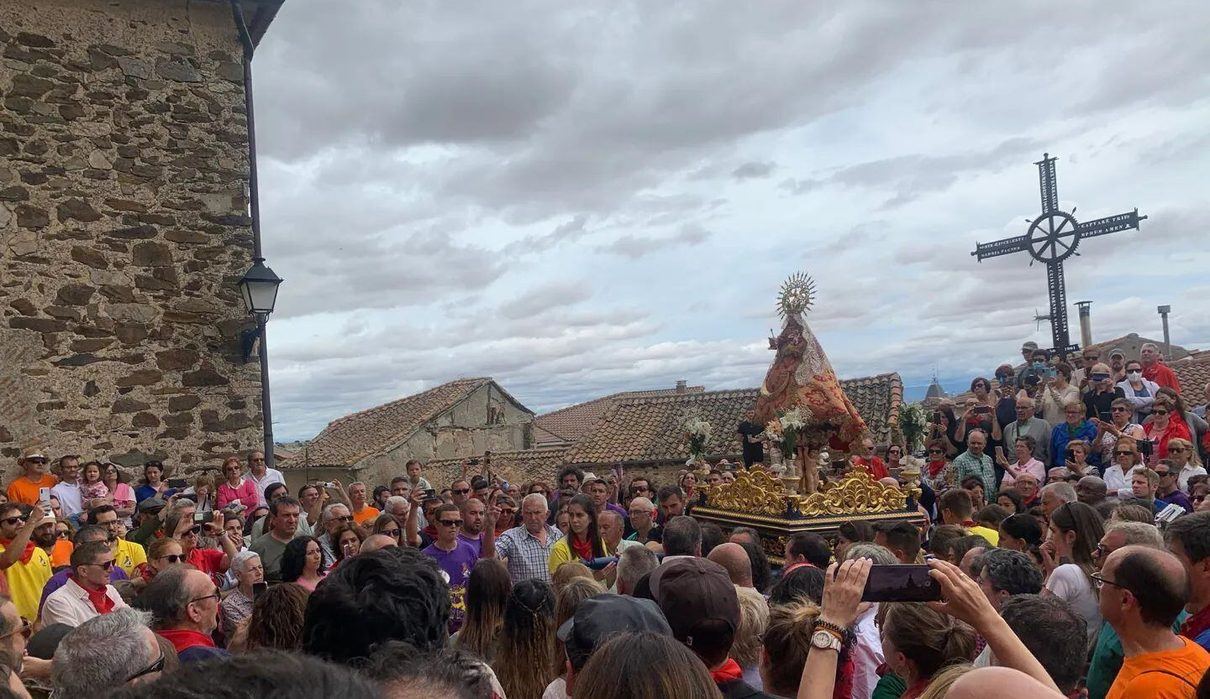 Bernardos se viste de fiesta para honrar a la Virgen del Castillo en uno de los festejos más esperados del verano segoviano