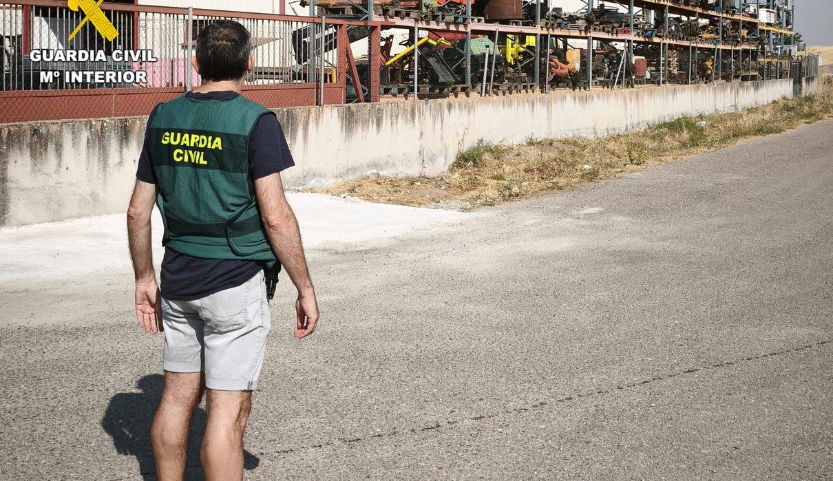 La Guardia Civil detiene a dos personas tras asaltar un centro de reciclaje en el municipio segoviano de Valseca