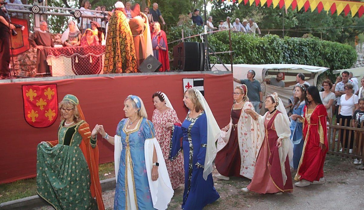 Cuéllar viste de medieval su trigésima Feria Mudéjar con homenajes, artesanía y mucha música