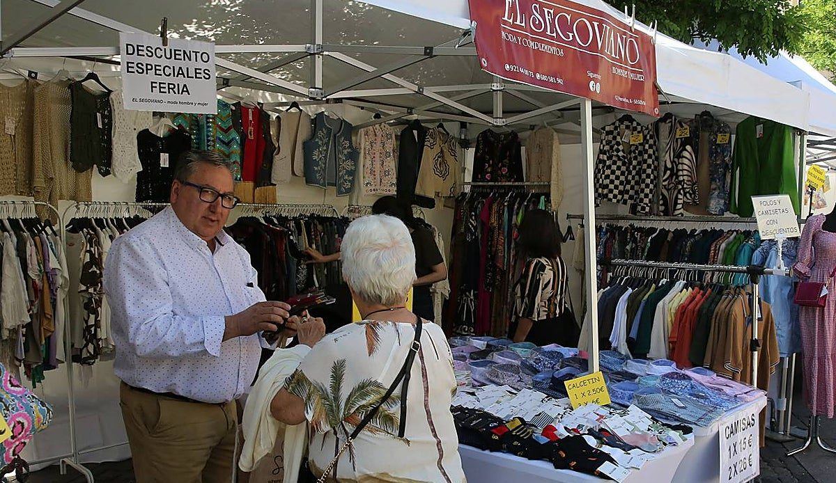 La Plaza Mayor de Segovia se convierte en un gran mercado al aire libre este sábado con 31 comercios locales