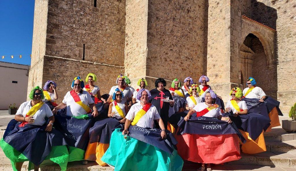 La Lastrilla abre sus fiestas con un colorido desfile de peñas y un pregón que encendió el ánimo vecinal