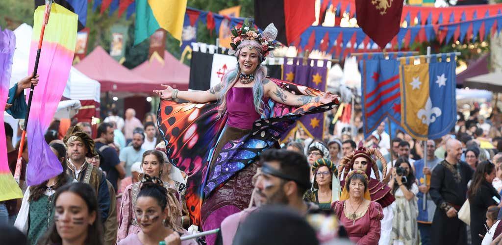 Cuéllar revive su historia medieval con treinta años de feria y centenares de vecinos en la Huerta del Duque