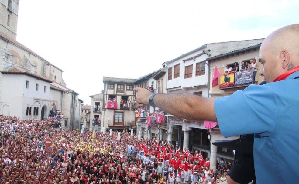 Cuéllar vigila sus peñas antes de las fiestas para asegurar que los jóvenes celebren en condiciones seguras