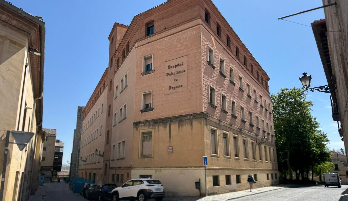 Vecinos del Policlínico presionan al Ayuntamiento de Segovia para que no abandone el edificio a su suerte sanitaria