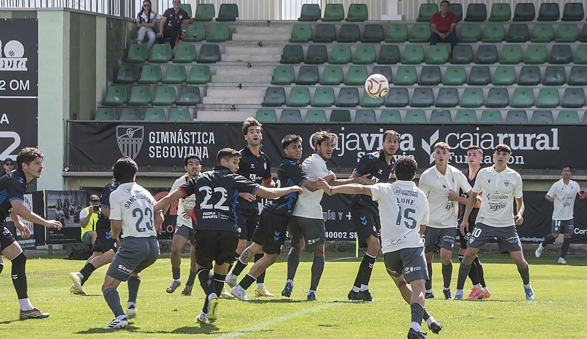 La Segoviana mejora pero vuelve a caer ante otro rival de Primera Federación en La Albuera