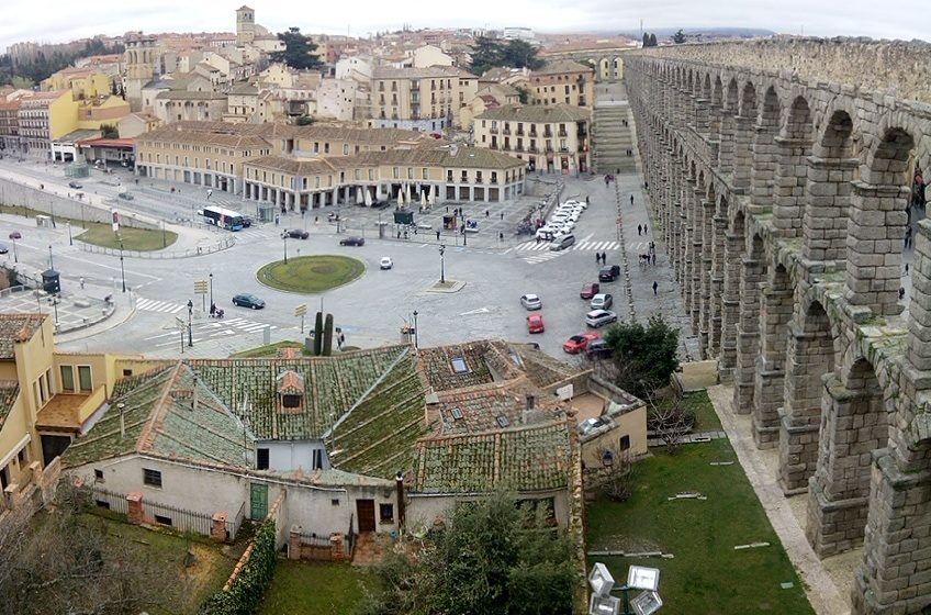Un niño de 10 años resulta atropellado mientras circulaba en bicicleta por una concurrida avenida de Segovia