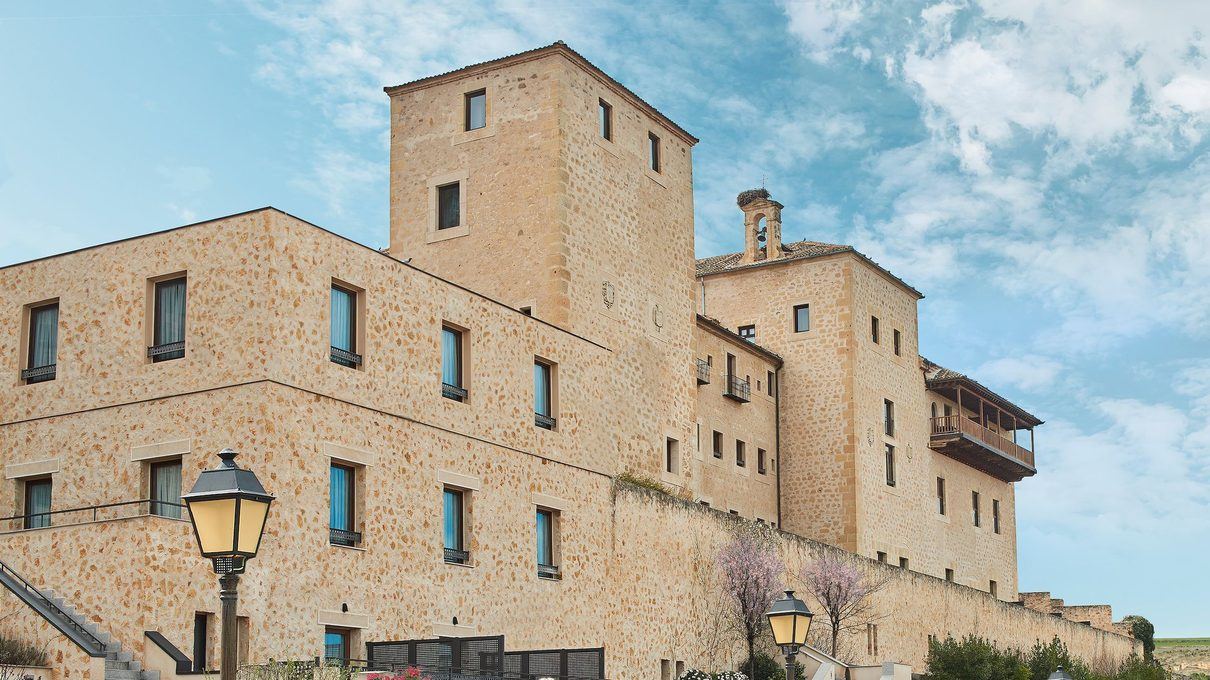 Segovia pide explicaciones al INE tras un junio con ocupación hotelera del 80% que las estadísticas oficiales no reflejan