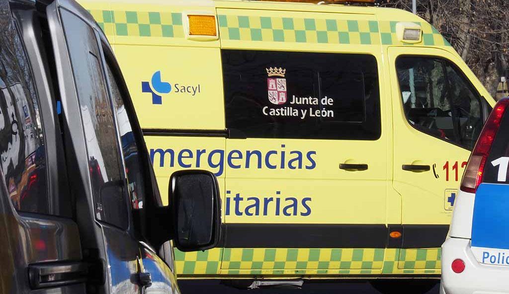 Una mujer de 35 años acaba en el hospital tras un choque entre un coche y una furgoneta en plena avenida de Segovia