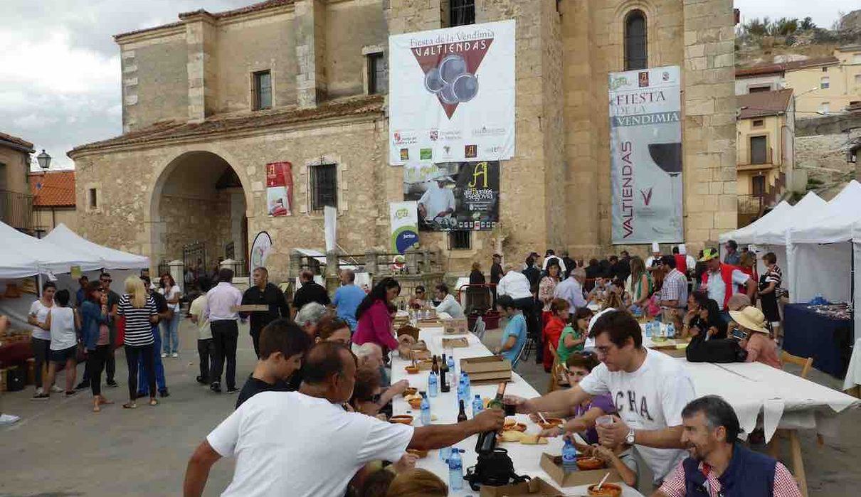 Valtiendas recupera el aroma del vino en su gran cita otoñal con la Vendimia