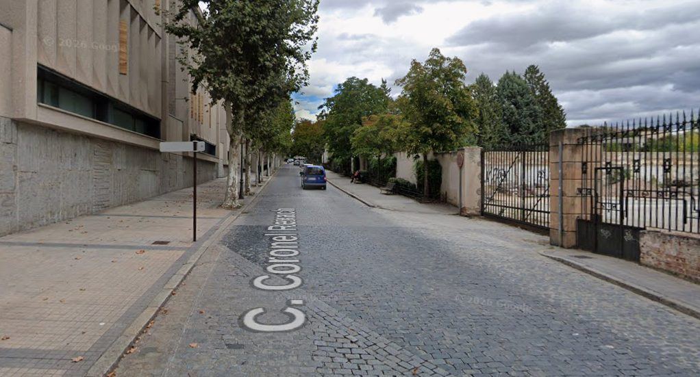 La oposición denuncia que el Ayuntamiento asfalta Coronel Rexarch mientras el resto de calles de Segovia se deterioran