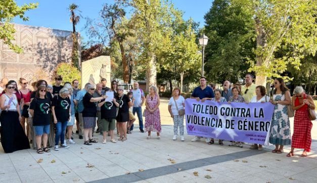 Toledo guarda un minuto de silencio por las siete mujeres asesinadas en julio y refuerza la seguridad en sus Ferias con el pu