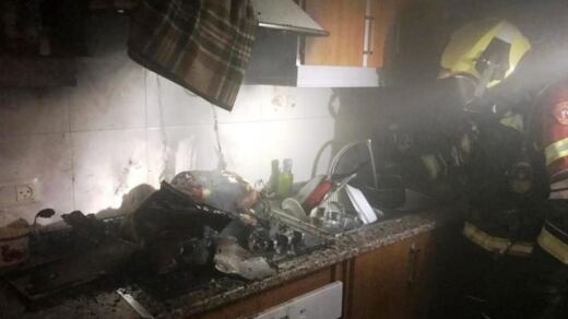 El fuego en una cocina de La Puebla de Almoradiel deja a un joven de 20 años hospitalizado por inhalación de humo