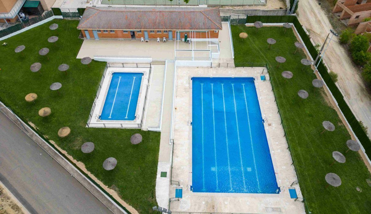 Tragedia en Camarena: una mujer de 56 años muere ahogada en una piscina comunitaria