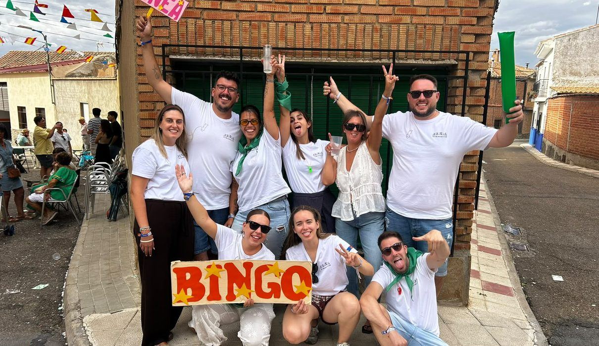 La Peña La Junta convierte Almonacid de Toledo en el epicentro del juego y la fiesta con más de cien vecinos en la calle
