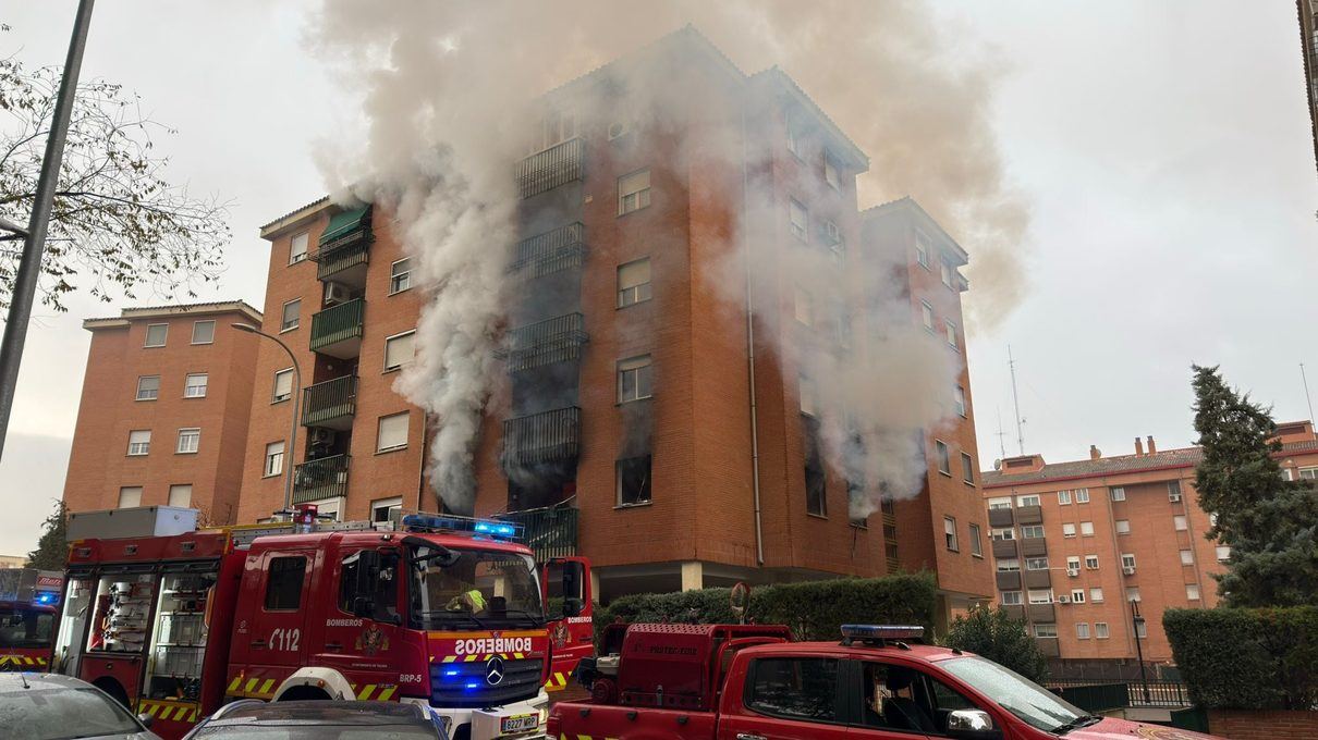 Una urbanización de Santa Cruz de Retamar sufre dos incendios simultáneos en la misma noche con seis viviendas afectadas