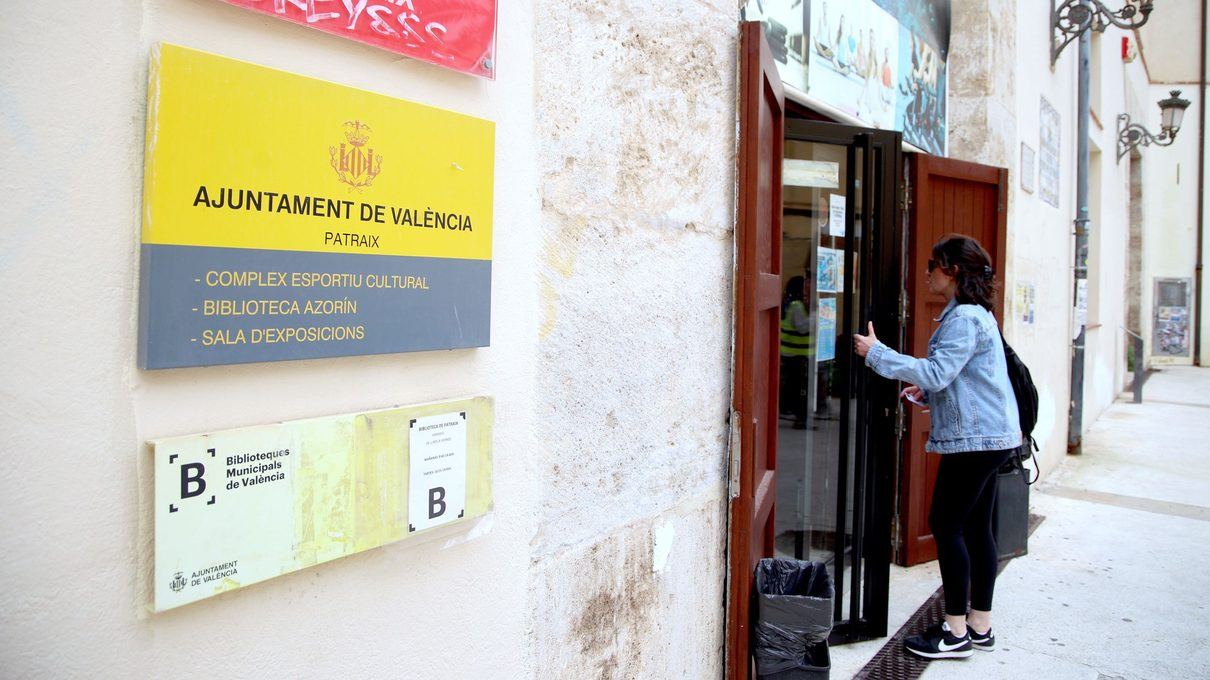 Valencia cierra 23 de sus 32 bibliotecas en agosto, incluidas cuatro que figuran como refugios climáticos