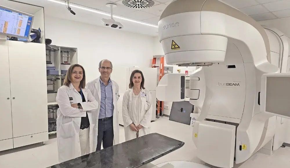 El Hospital General de Valencia trata tumores cerebrales sin bisturí ni ingreso gracias a una nueva técnica de precisión